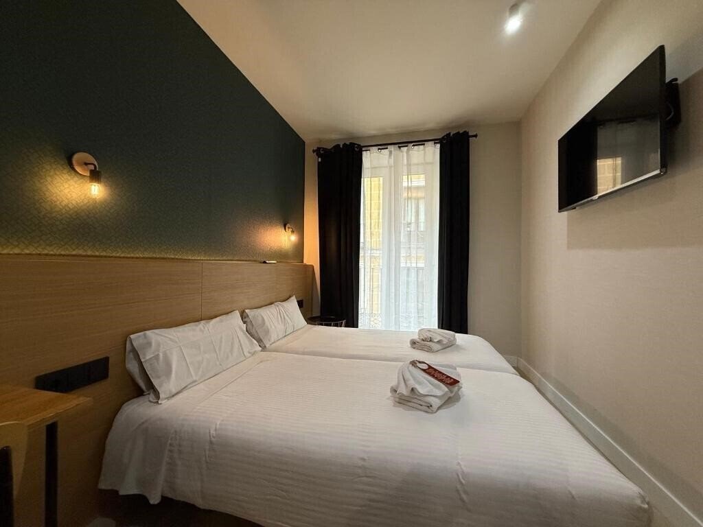 Отель Hostal CC Malasana 3*
