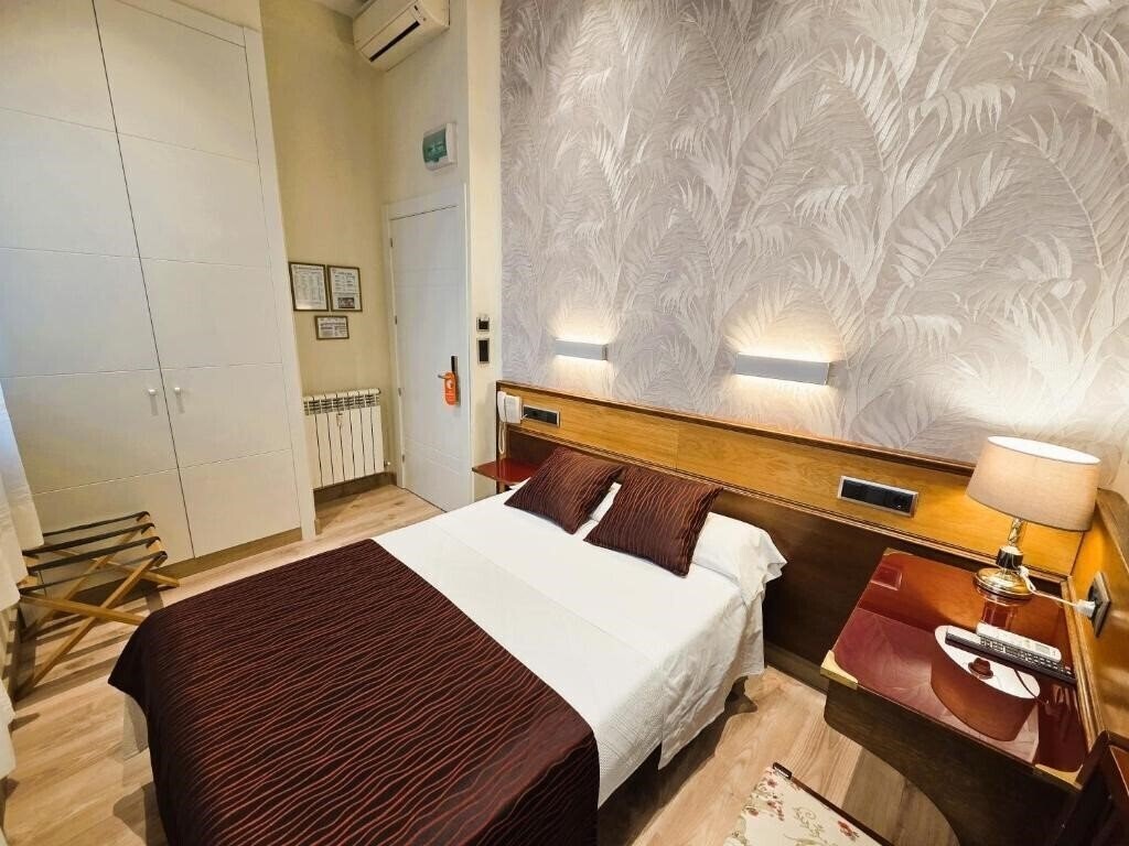 Фото Hostal Hispano Argentino 3*