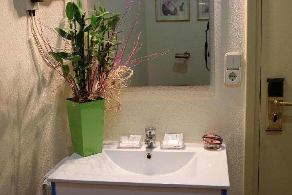 Картинка Hostal Hispano Argentino 3*