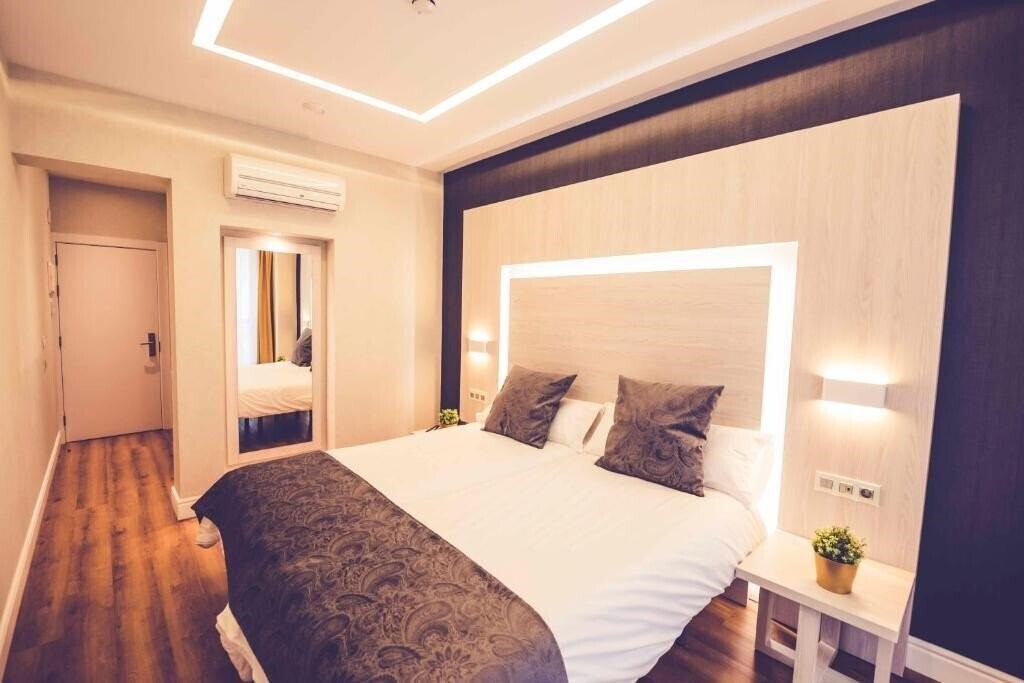 Готель Hostal Lisboa 3*