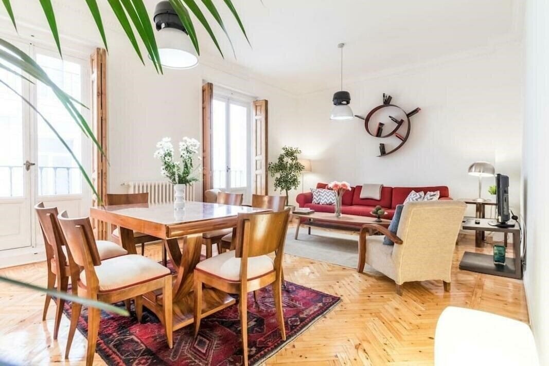 Готель La Latina City Center 3*