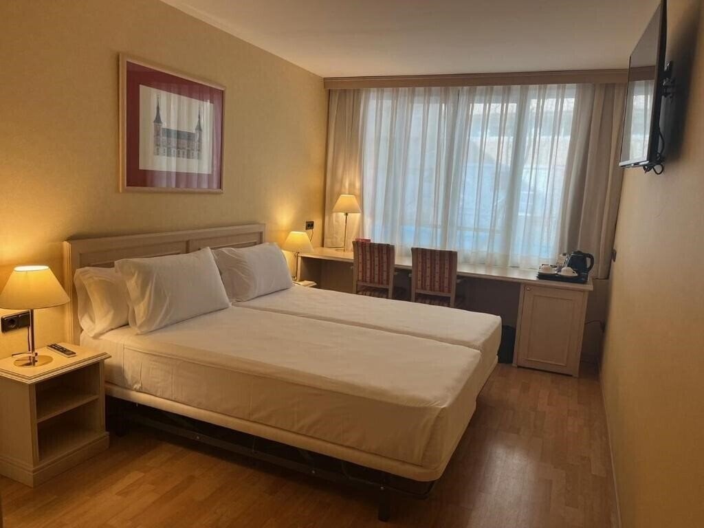 Готель Hotel Luze Castellana 3*