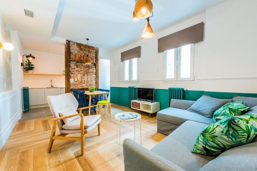 Готель Be Mate Gran Via Suites 3*