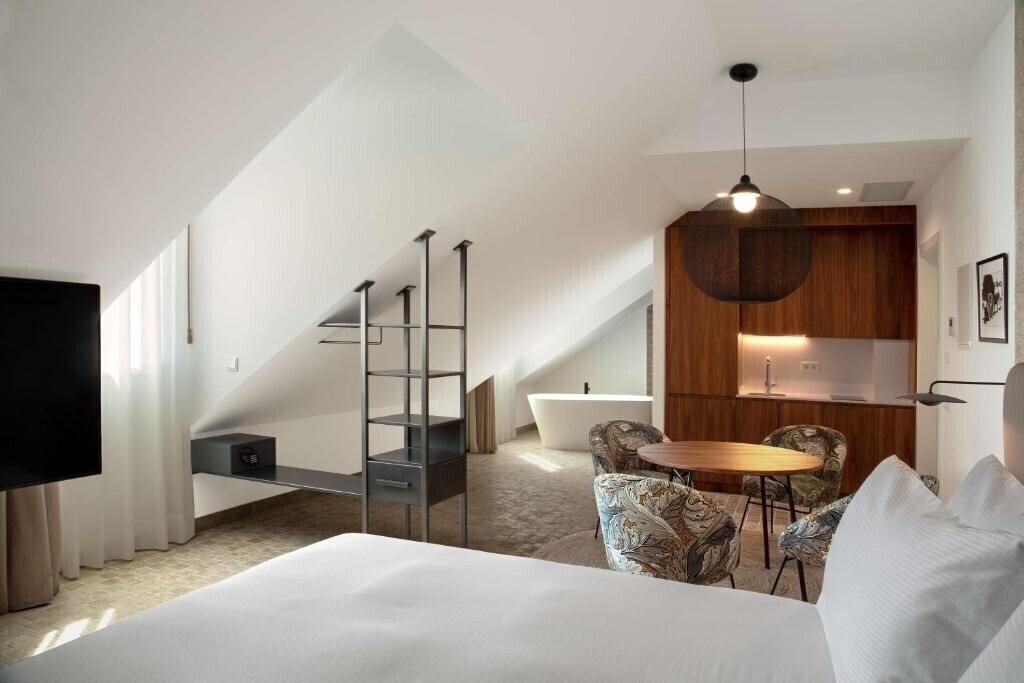 Фото Atocha Hotel Madrid, Tapestry Collection by Hilton 4*