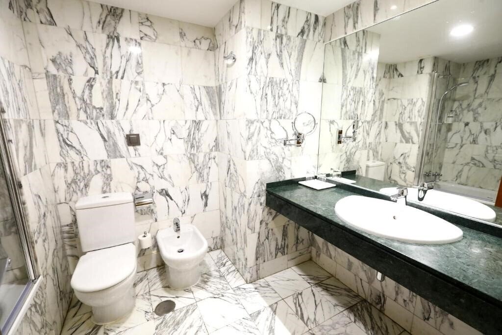 Фотографія Travelodge Madrid Coslada Airport 3*