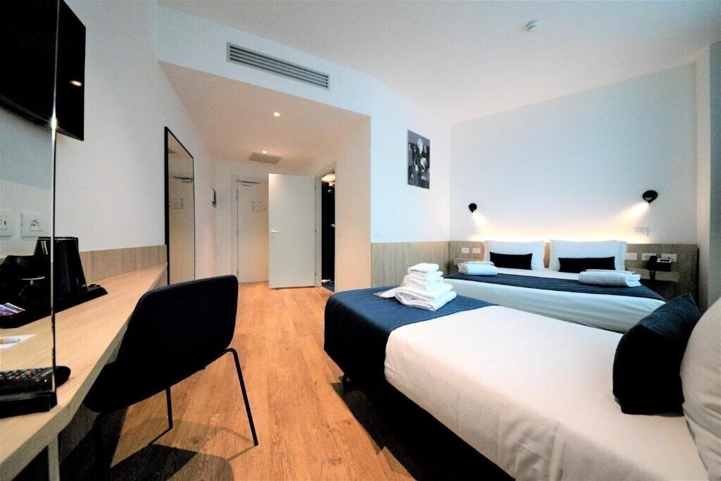 Фото Air Rooms Madrid by HelloSky 4*