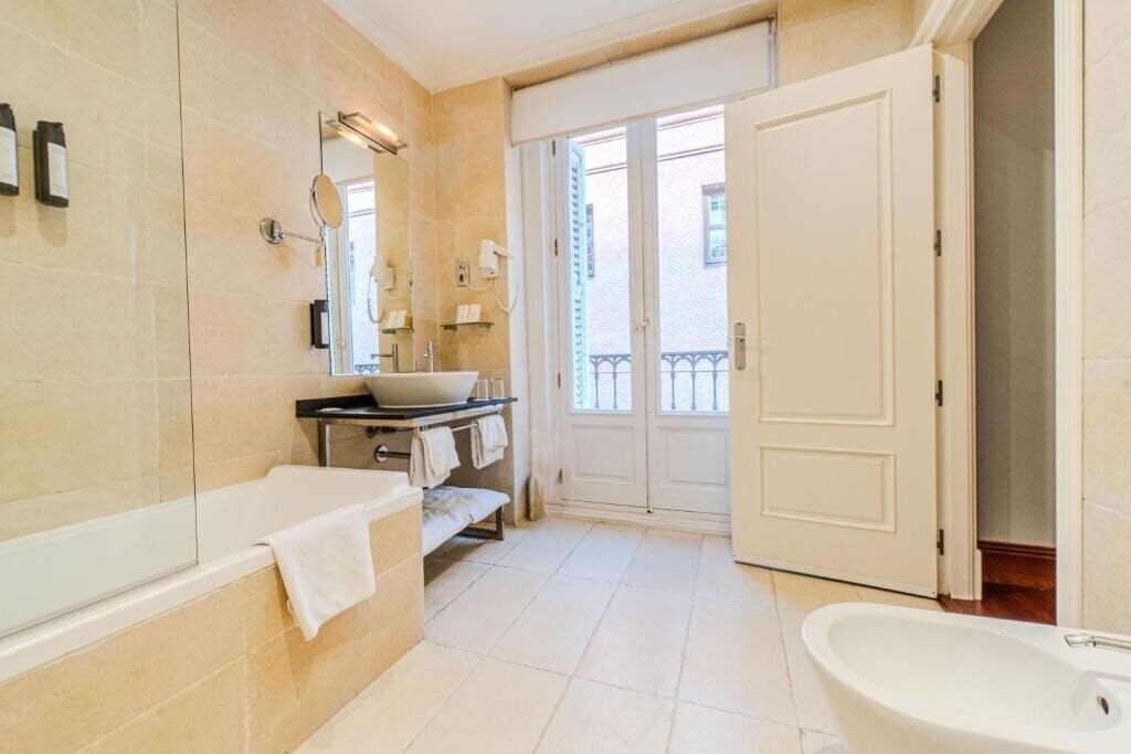 Фотография ITC Infantas by Soho Boutique 4*