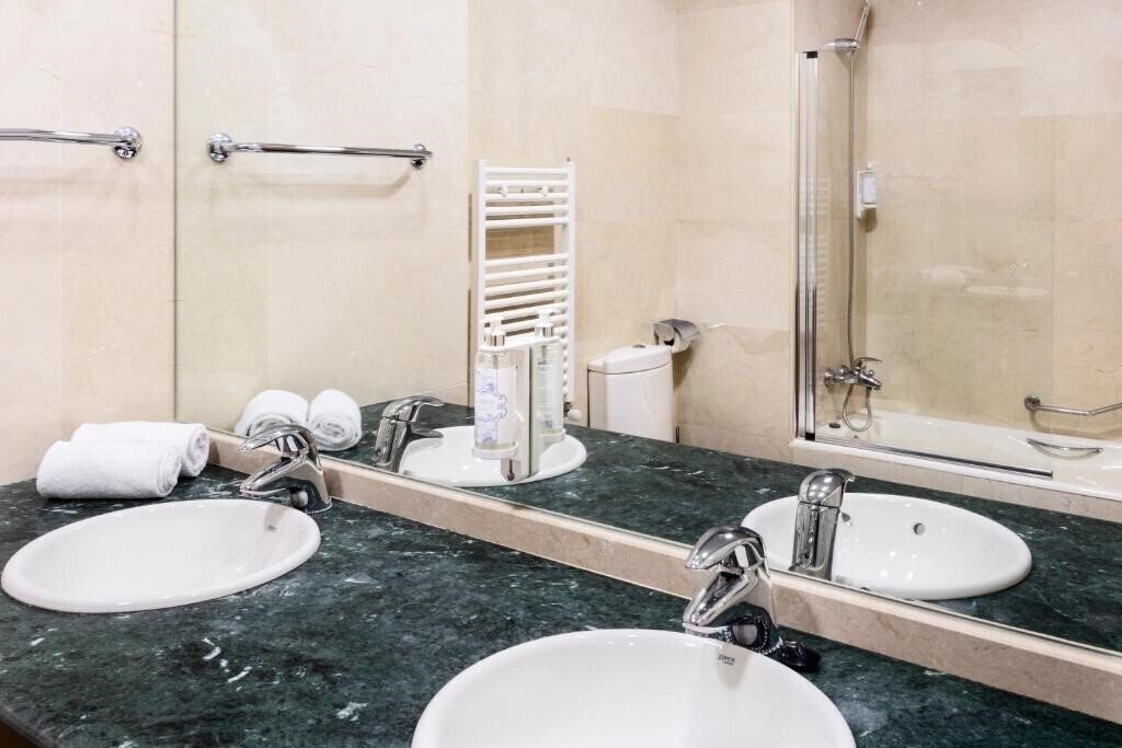 Фотография B&B Hotel Madrid Aeropuerto T4 4*