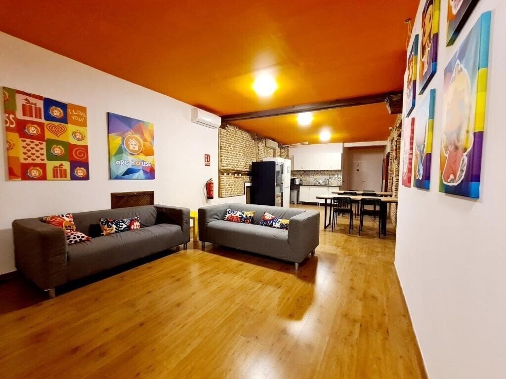 Готель Arc House Madrid 2*