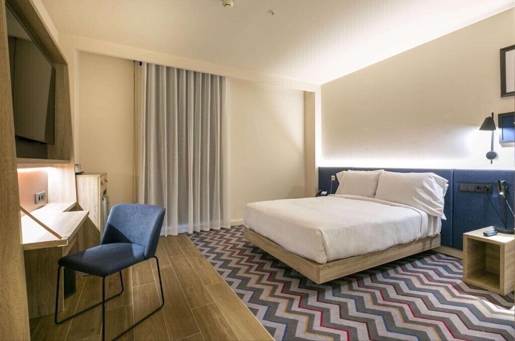 Отель Hampton by Hilton Alcobendas 3*