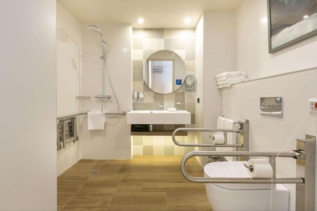 Фото Hampton by Hilton Alcobendas 3*