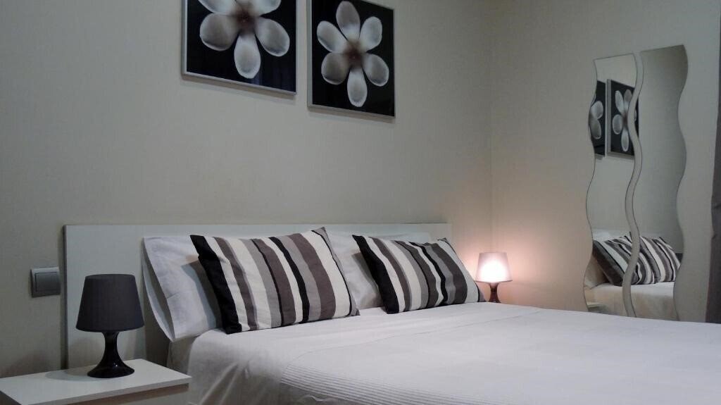 Отель Hostal Cervantes 2*