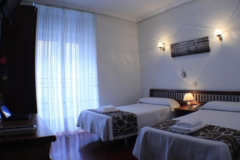 Готель Hostal Esmeralda 2*
