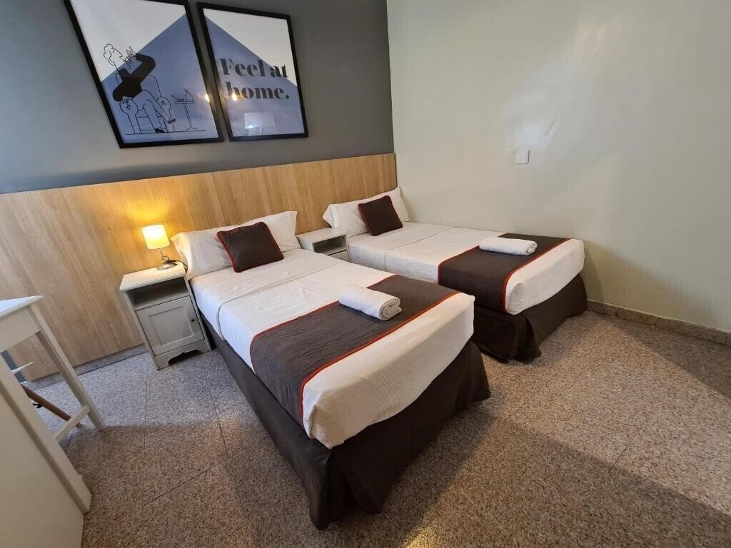 Готель Hostal Las Murallas 2*