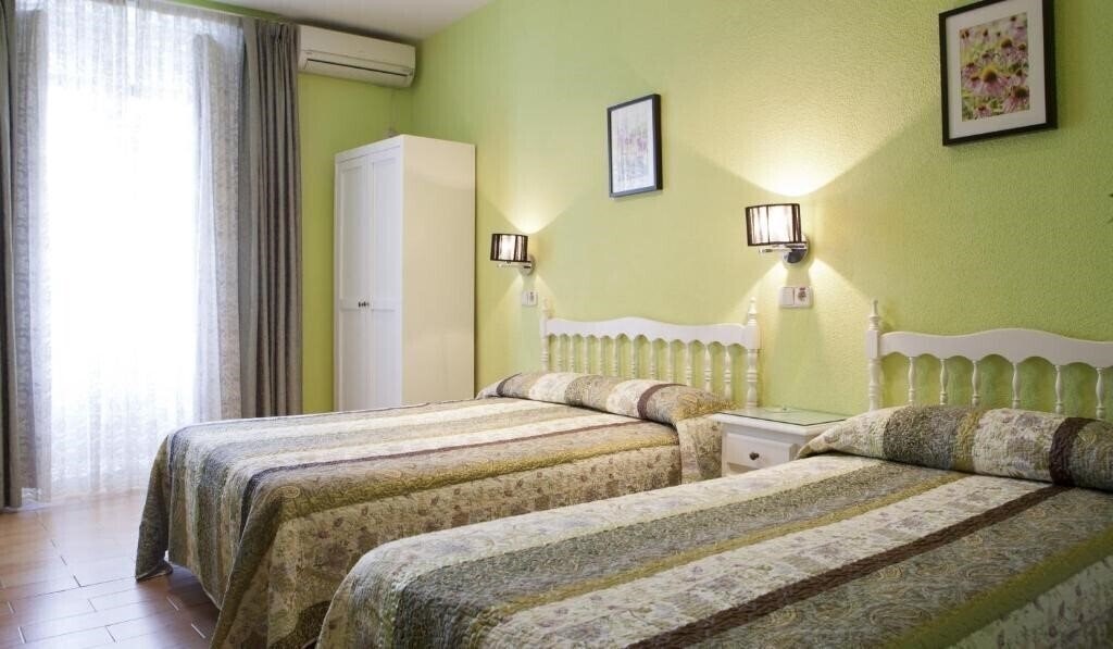 Фото Hostal Los Alpes 3*