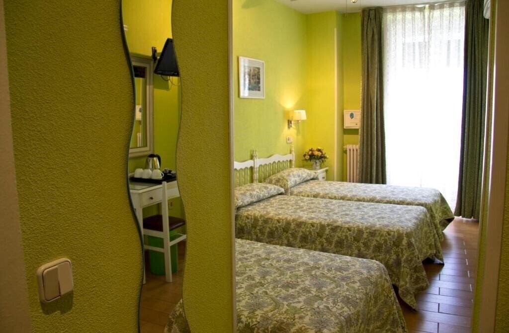 Картинка Hostal Los Alpes 3*