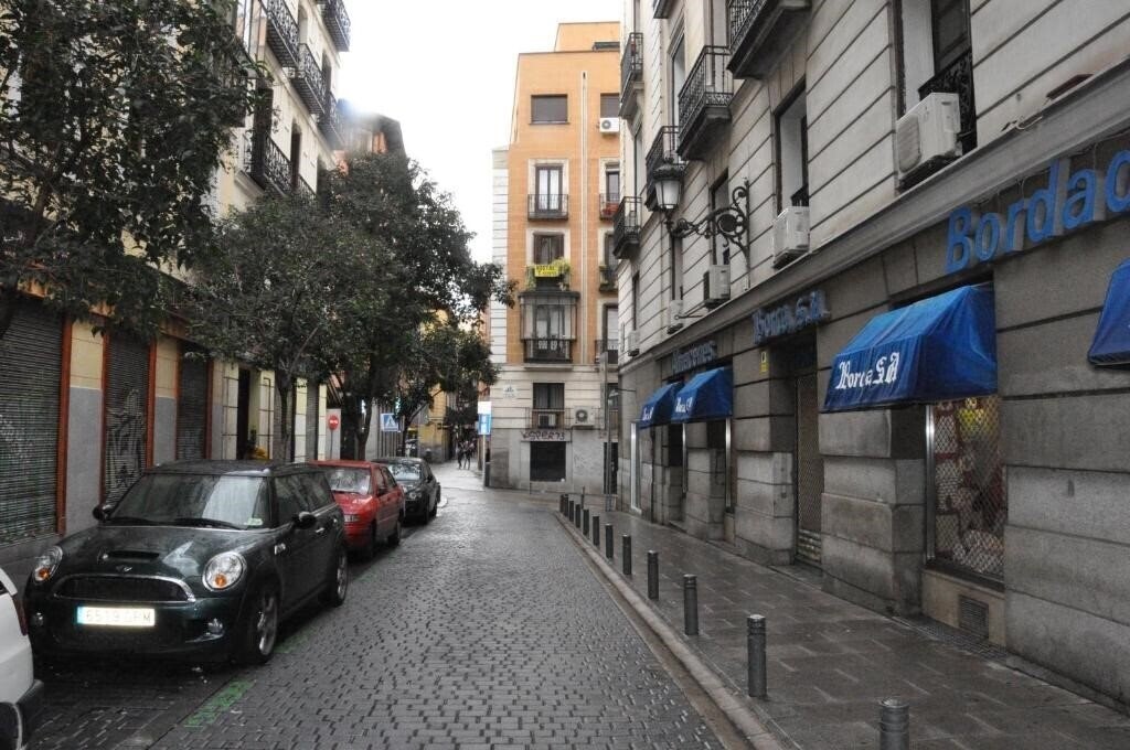 Готель Hostal Los Arcos 2*