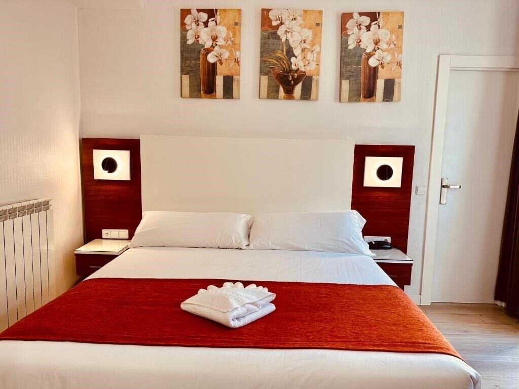 Фото Hostal Sol Square 3*