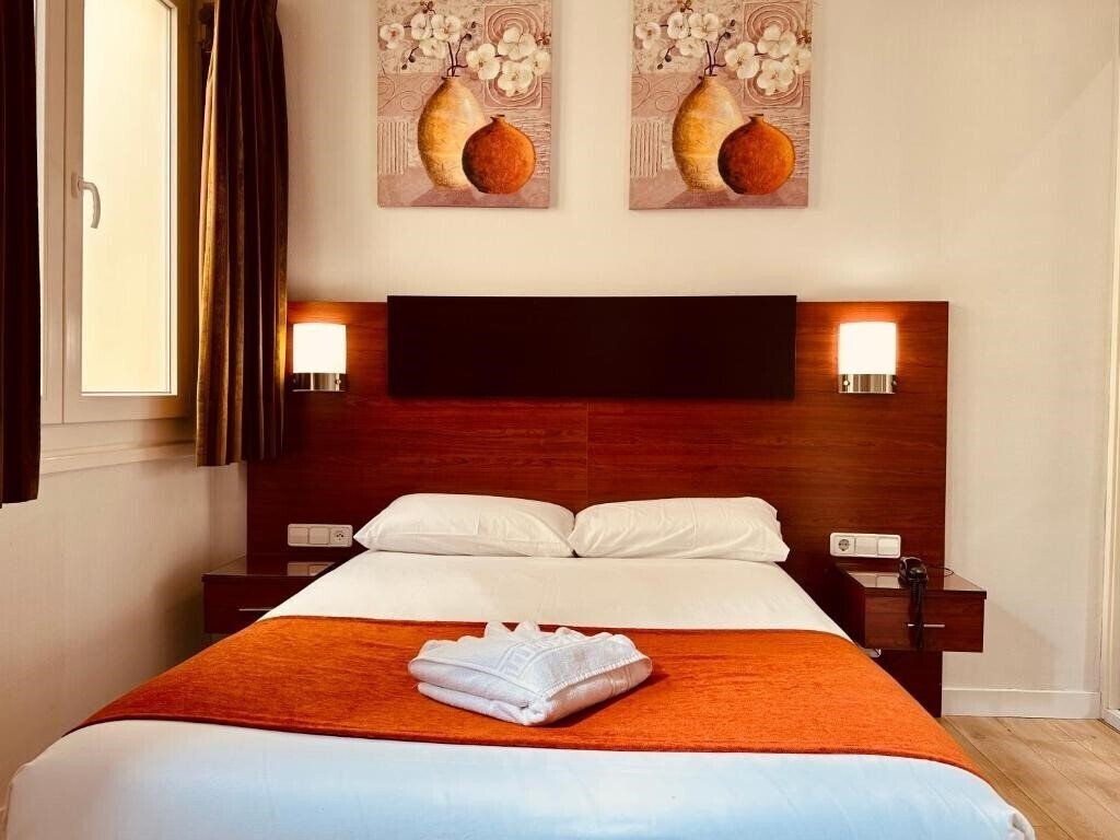 Фотографія Hostal Sol Square 3*