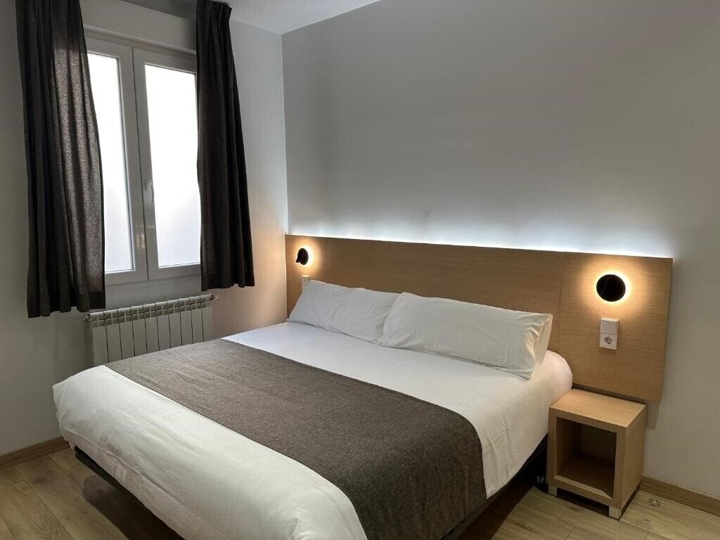 Картинка Hostal Sol Square 3*
