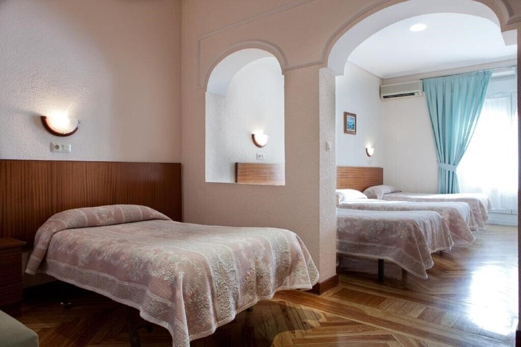 Фото Hostal Zamora 2*