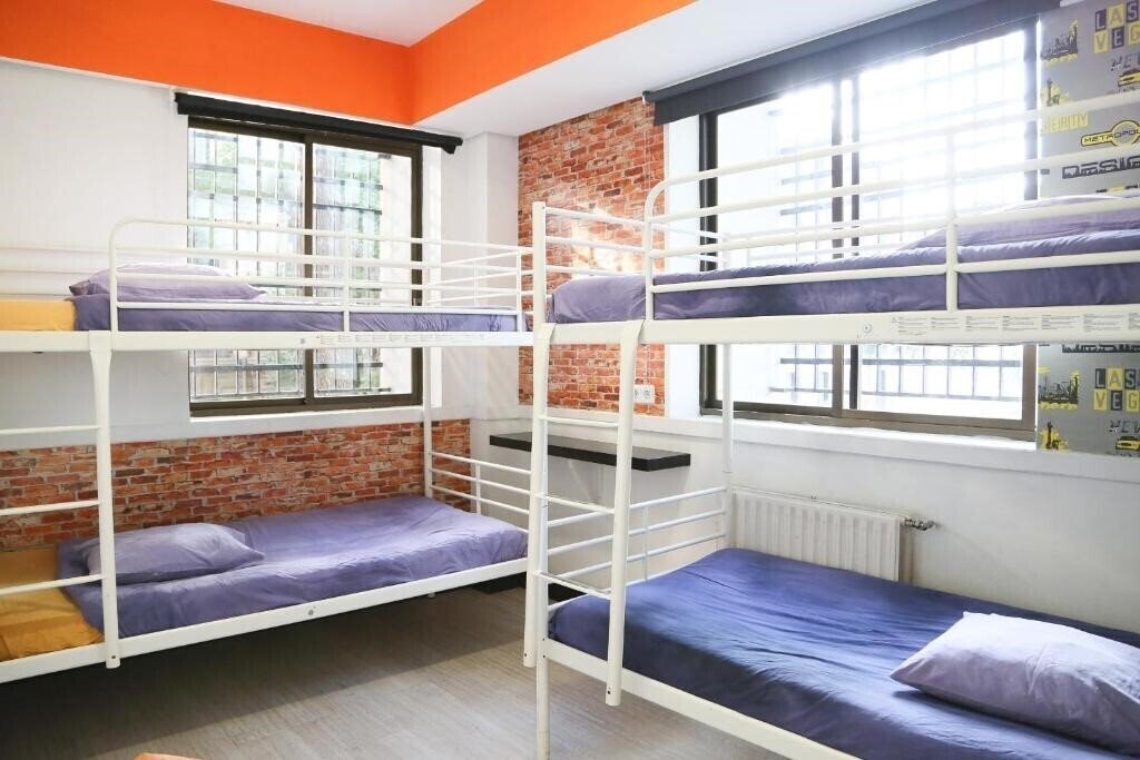 Готель Hostels Meetingpoint 2*