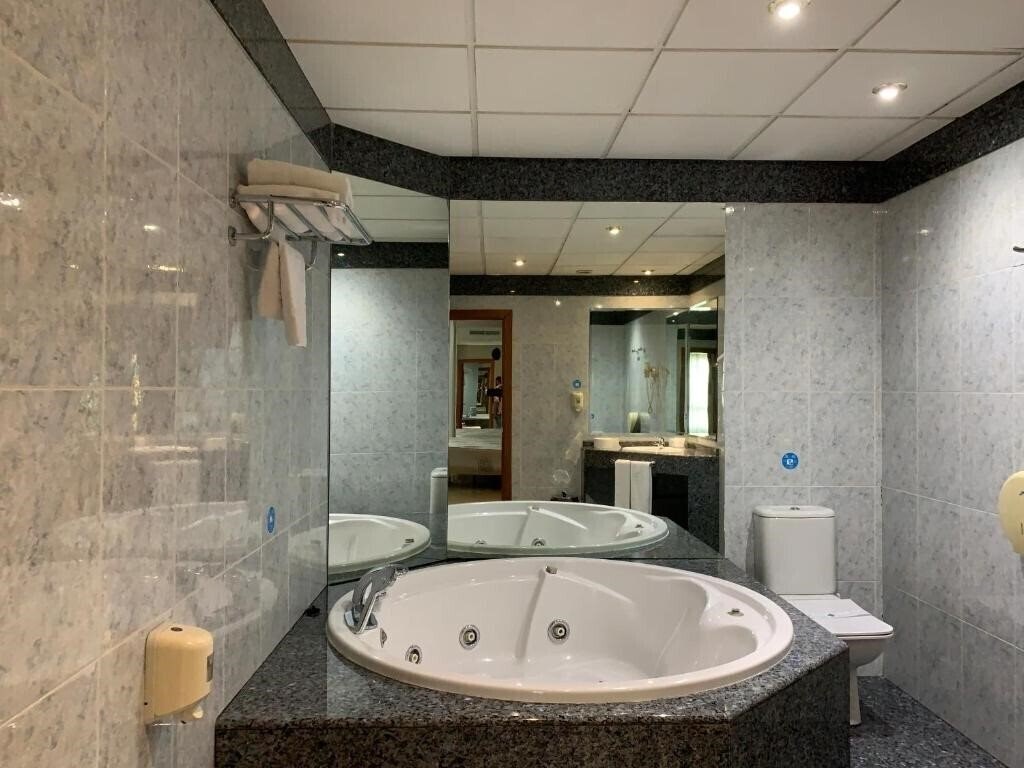 Фото Hotel Humanes 2*