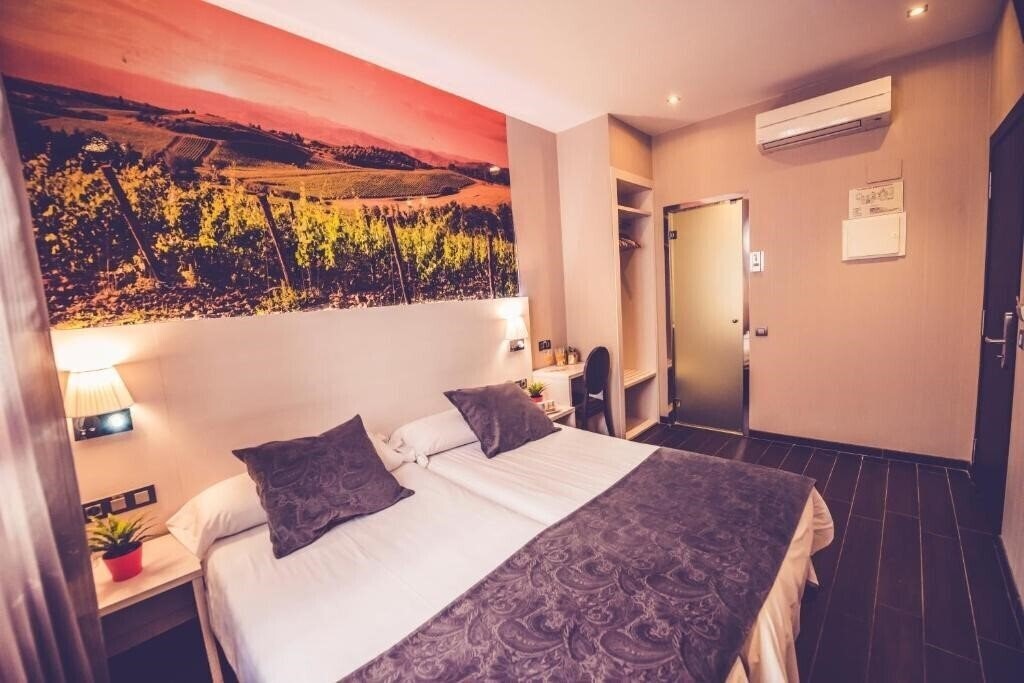 Готель Hostal Prado 2*