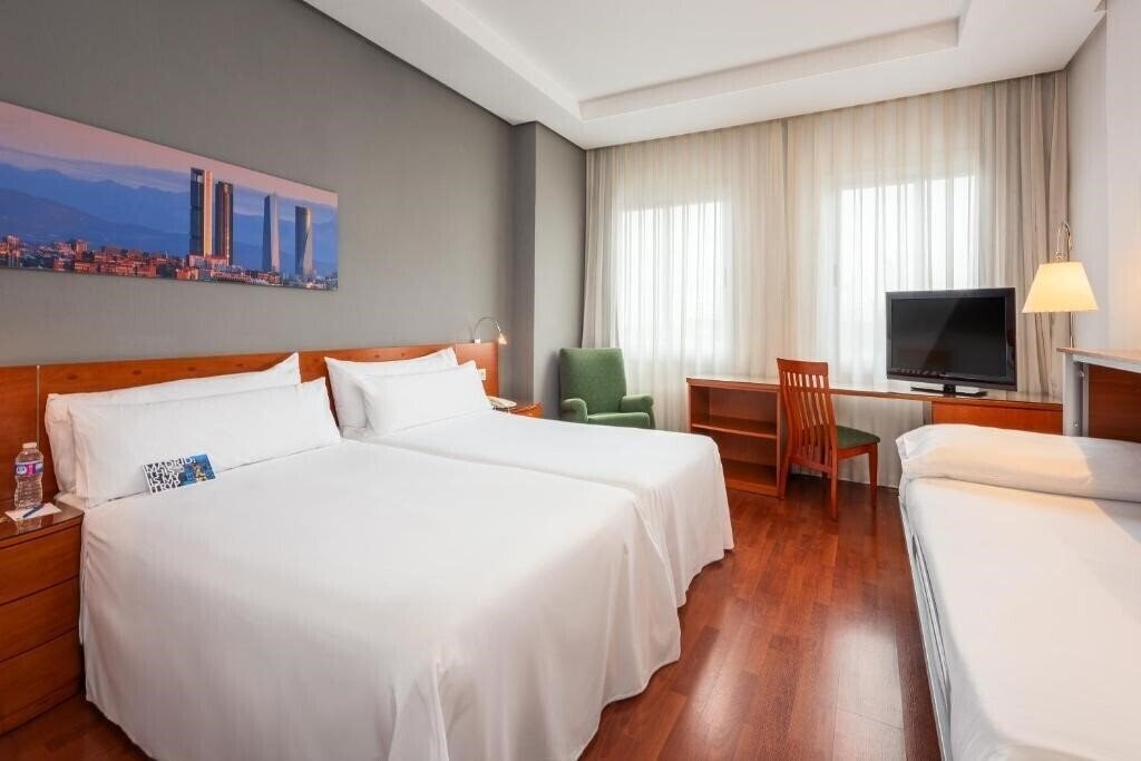 Фото Hotel Madrid Chamartin Affiliated by Melia 3*