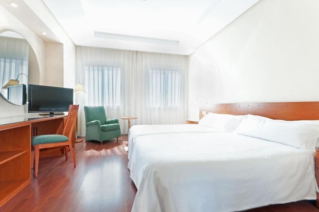 Фото Hotel Madrid Chamartin Affiliated by Melia 3*