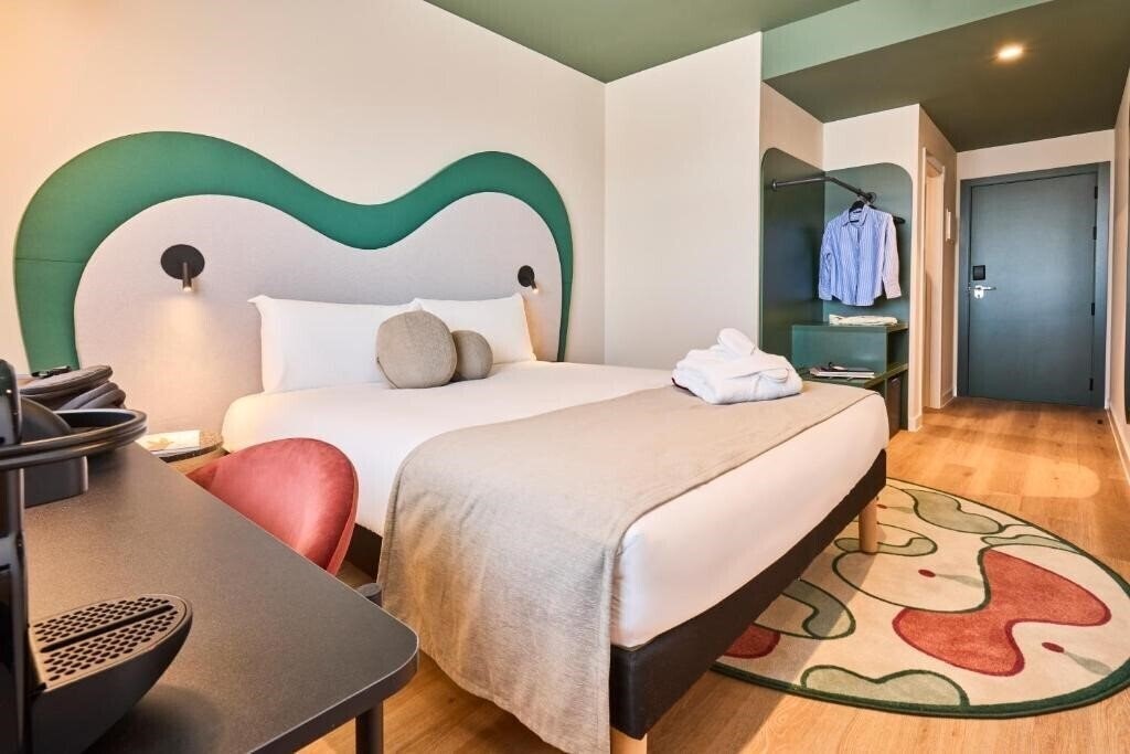 Фото Ibis Styles Madrid Airport Valdebebas 3*