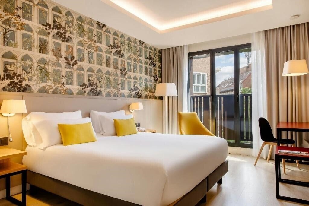 Фото Motel One Madrid - Plaza De Espana 4*