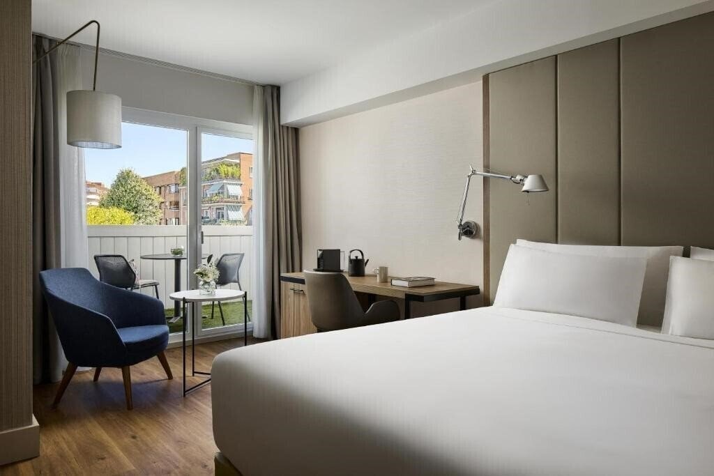 Фото NH Paseo de la Habana 4*