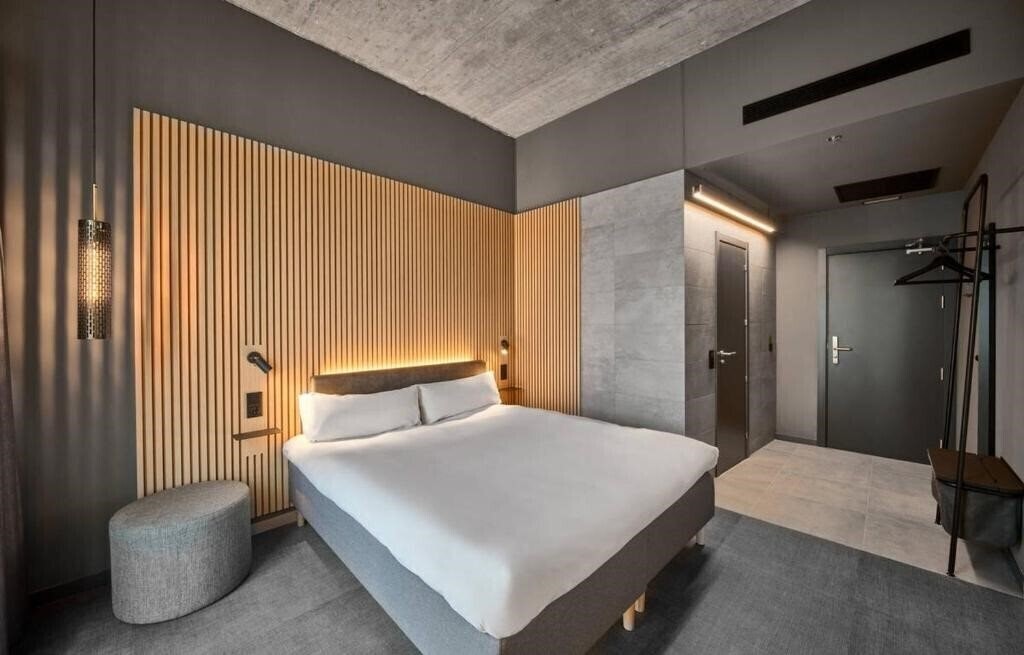 Готель Zleep Madrid Airport 3*