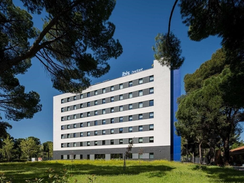 Готель Ibis Budget Madrid Aeropuerto 3*