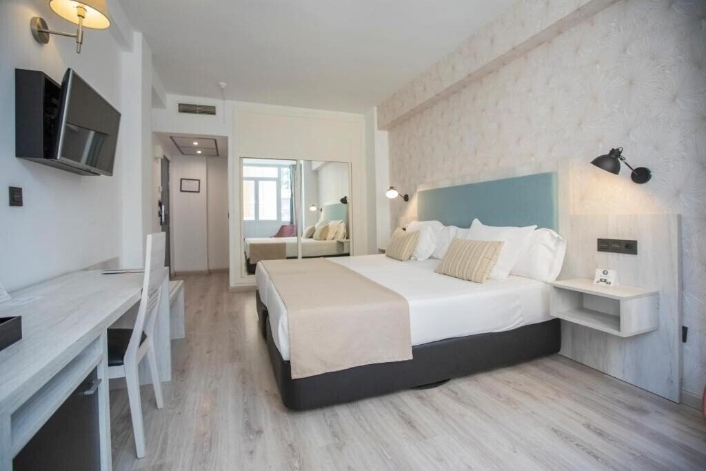 Отель Soho Boutique Bahia Malaga 3*