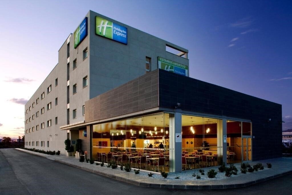 Отель Holiday Inn Express Malaga Airport 3*