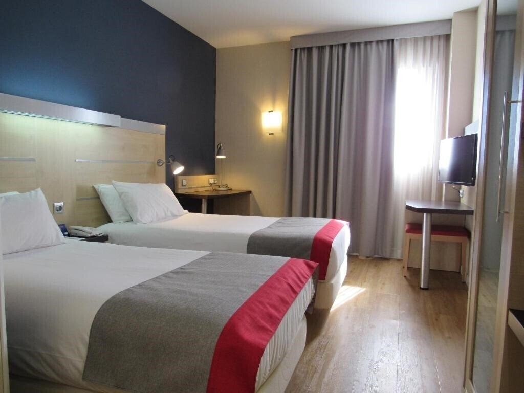 Изображение Holiday Inn Express Malaga Airport 3*