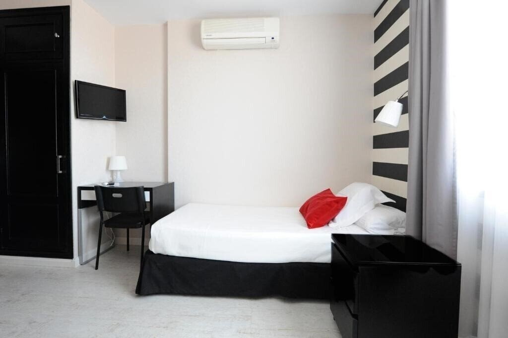 Фото Domus - Malaga 2*