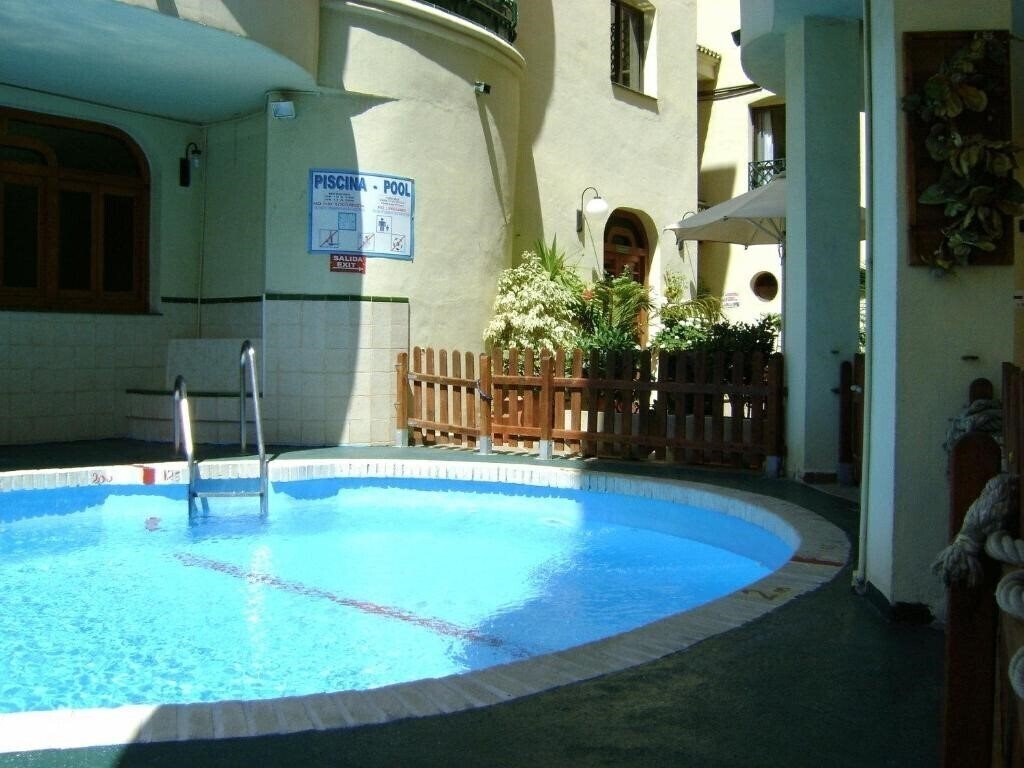 Фото Apartamentos Mediterraneo Nerja 2*