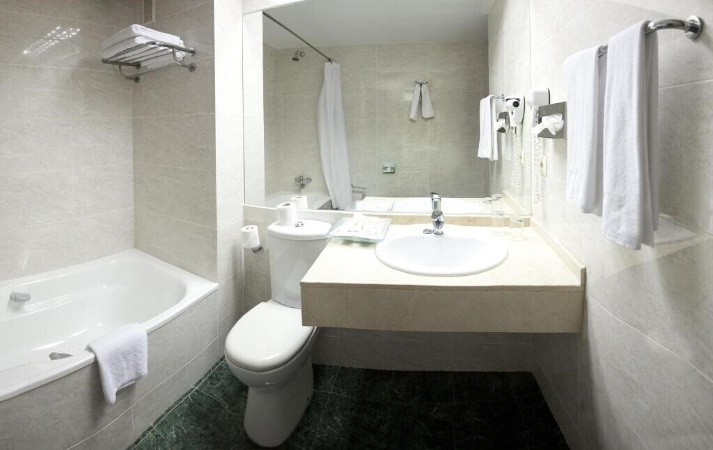 Фотографія BQ Andalucia Beach 4*
