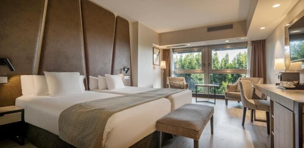 Фото Ilunion Malaga 4*