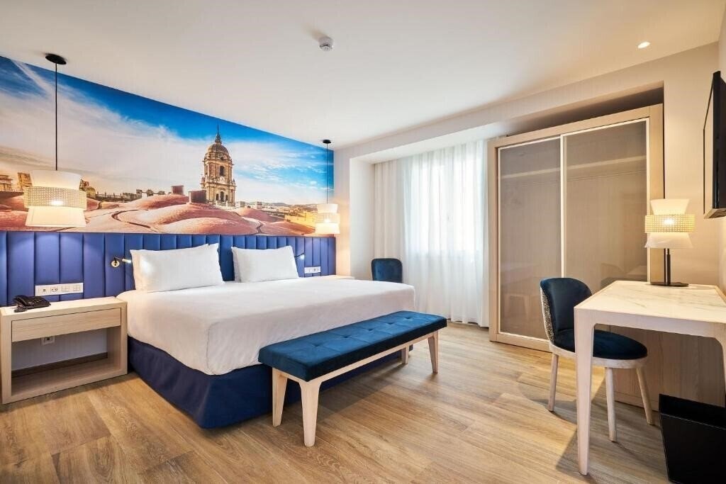 Готель Eurostars Astoria 3*
