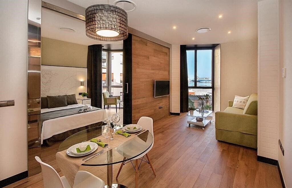 Отель Apartamentos Suites Oficentro Deluxe 4*