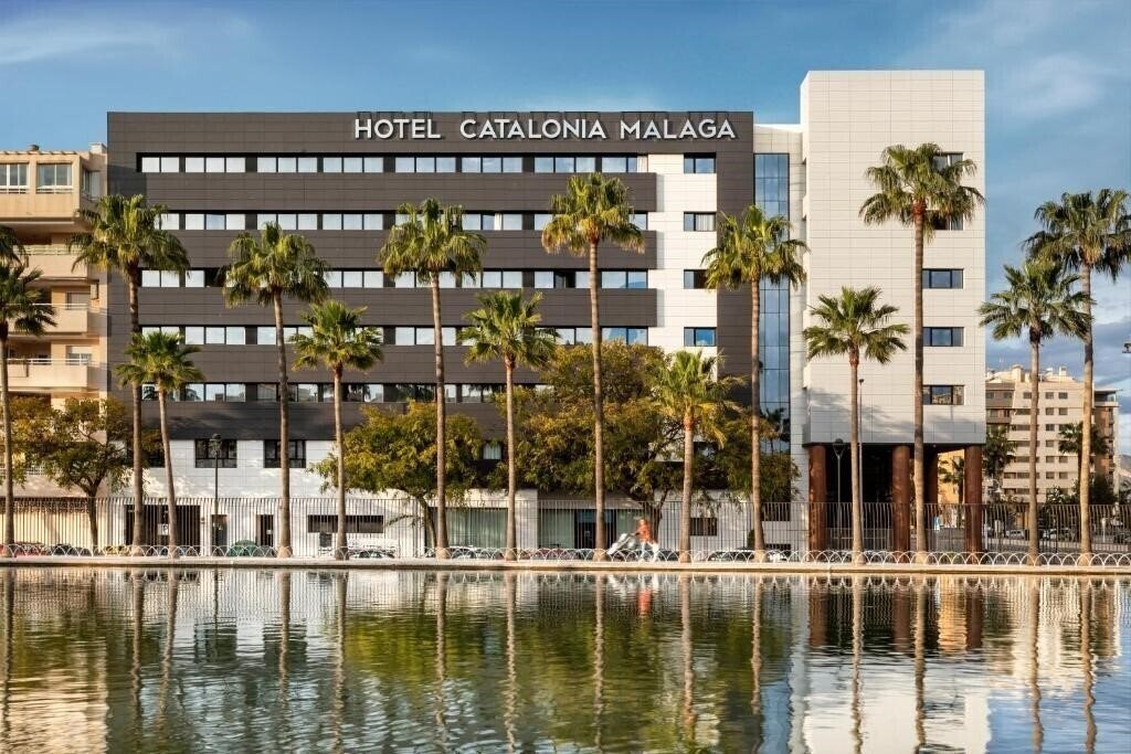 Готель Catalonia Malaga 4*