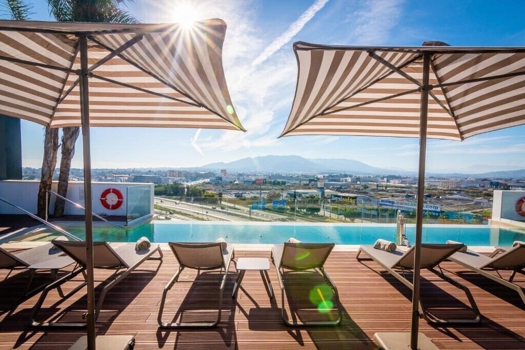 Отель Hotel Malaga Vibes 4*