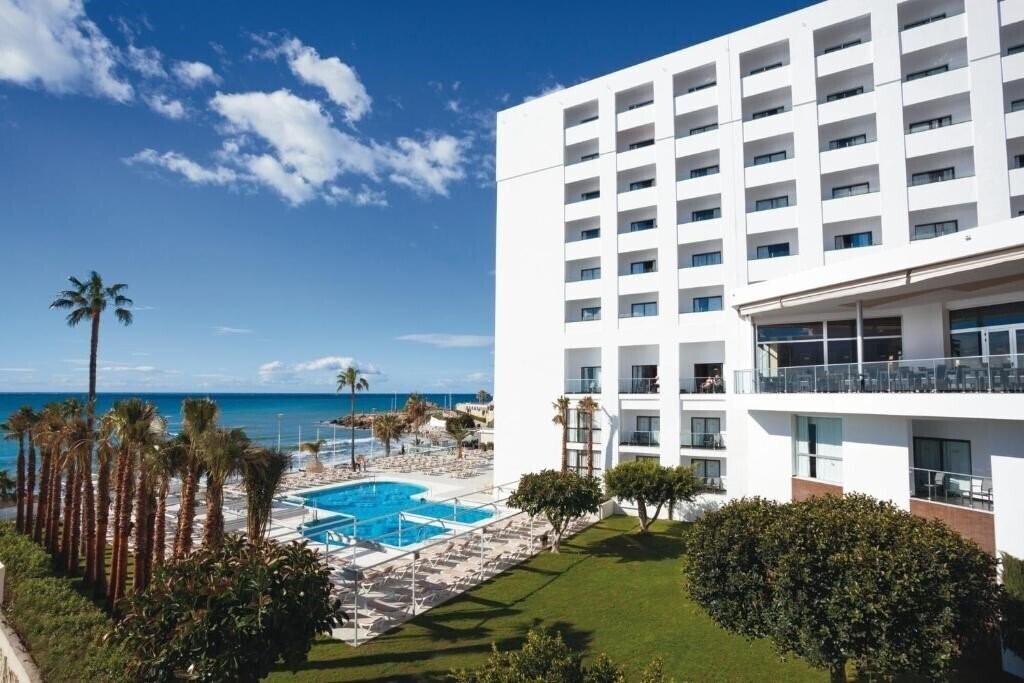 Отель Riu Monica 4*