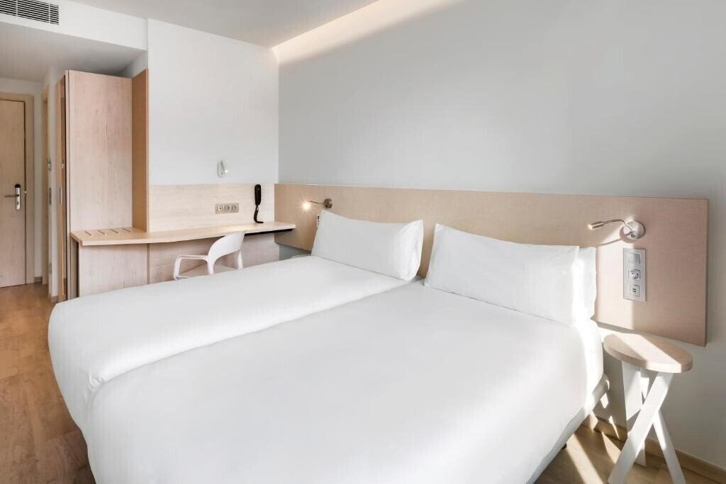 Фото B&B Hotel Malaga Centro 3*
