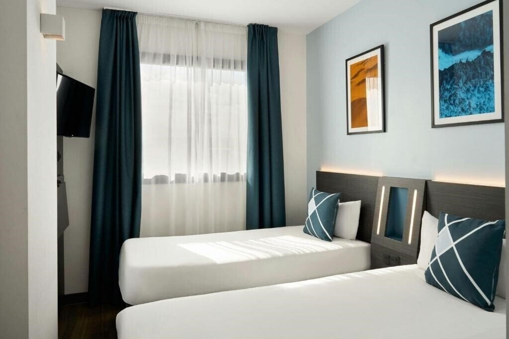 Фото Easyhotel Malaga City Centre 1*