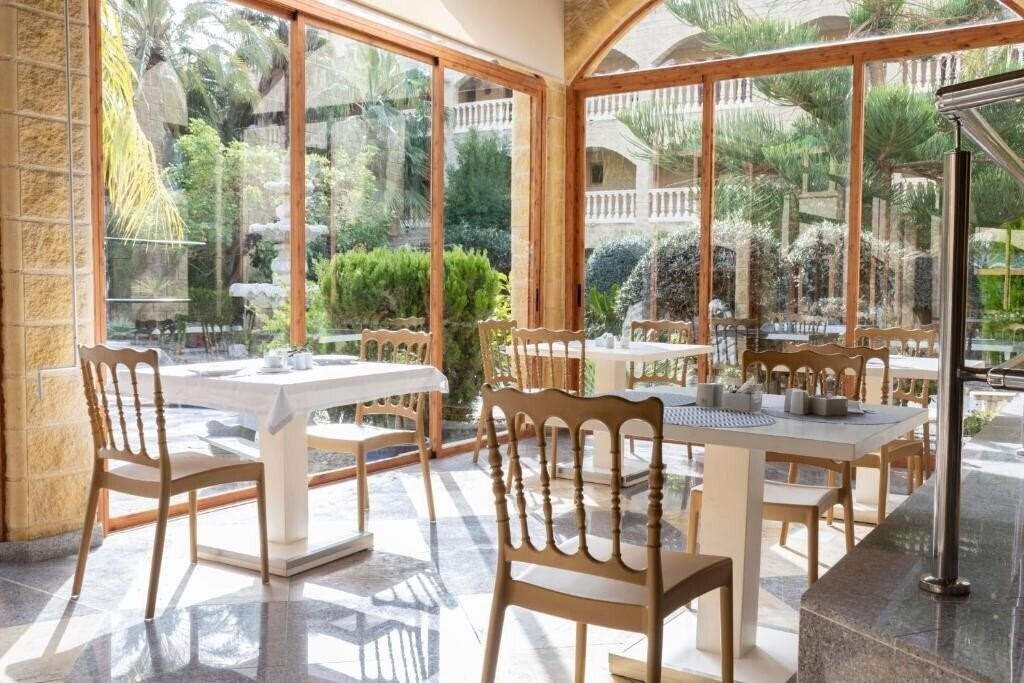 Зображення Hotel Plaza del Castillo 4*